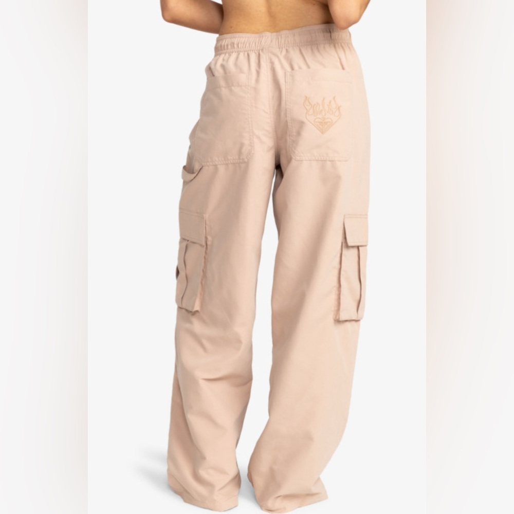 ๐NEW๐ Roxy Cargo Pants - Picture 3 of 6